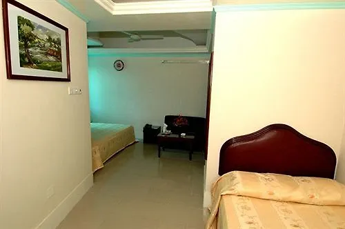 Grand Prince Hotel Dhaka 3*,